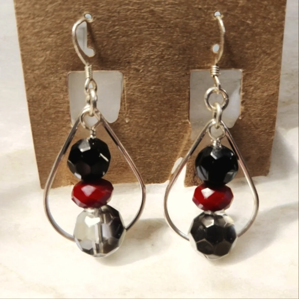 NWT Red and Black Crystals Earrings on Sterling Silver - Picture 1 of 2